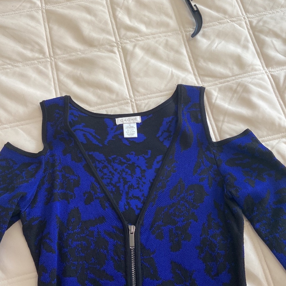 Cache Jacquard knit dress with stretchy material. Good condition. Size xs - Picture 3 of 5
